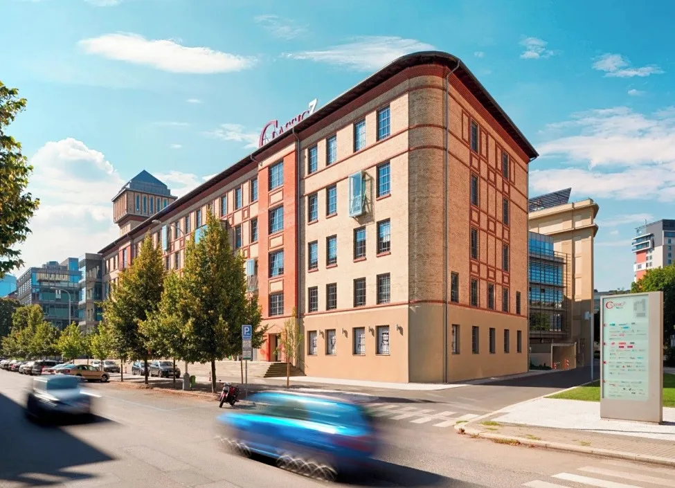Pronájem kanceláře 653 m²